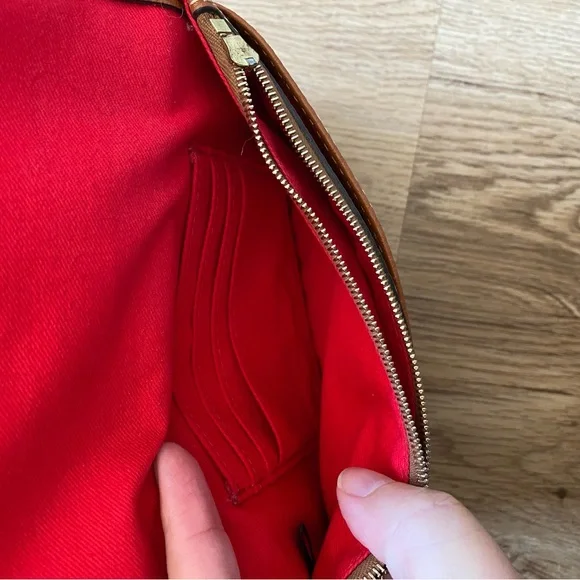 Dooney and Bourke Pebble Grain Milly Wristlet Wallet Missing Strap - Picture 3 of 7